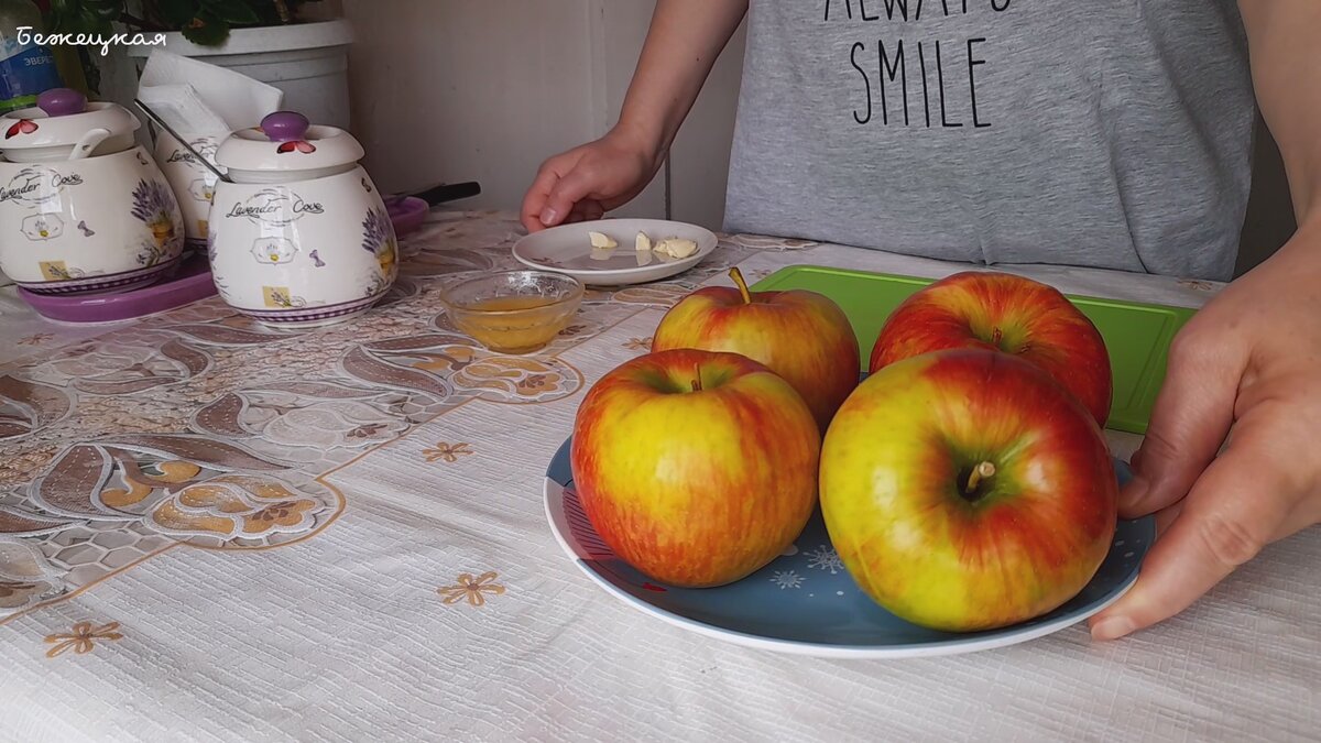 Ингредиенты для запекания яблок в духовке.