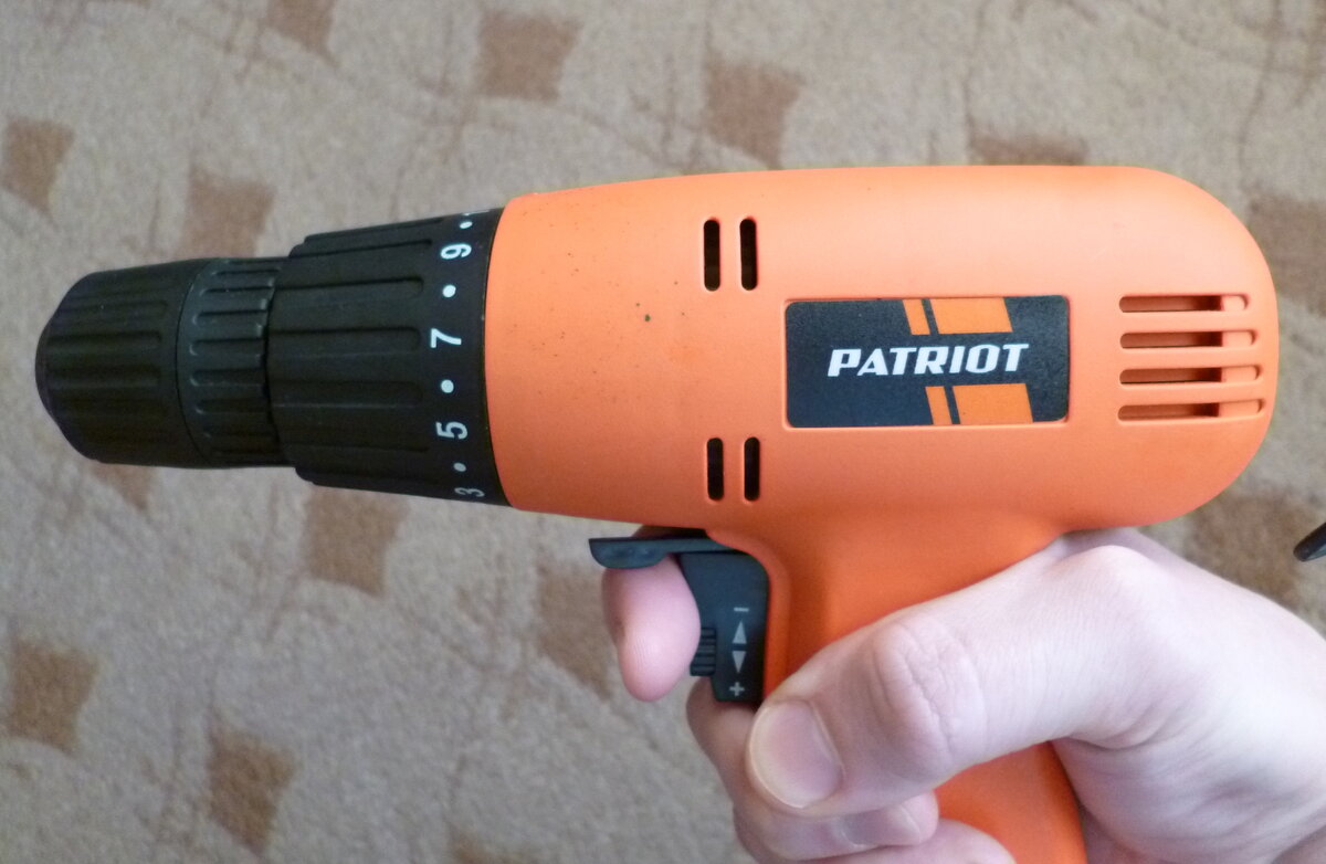 -включается реверс