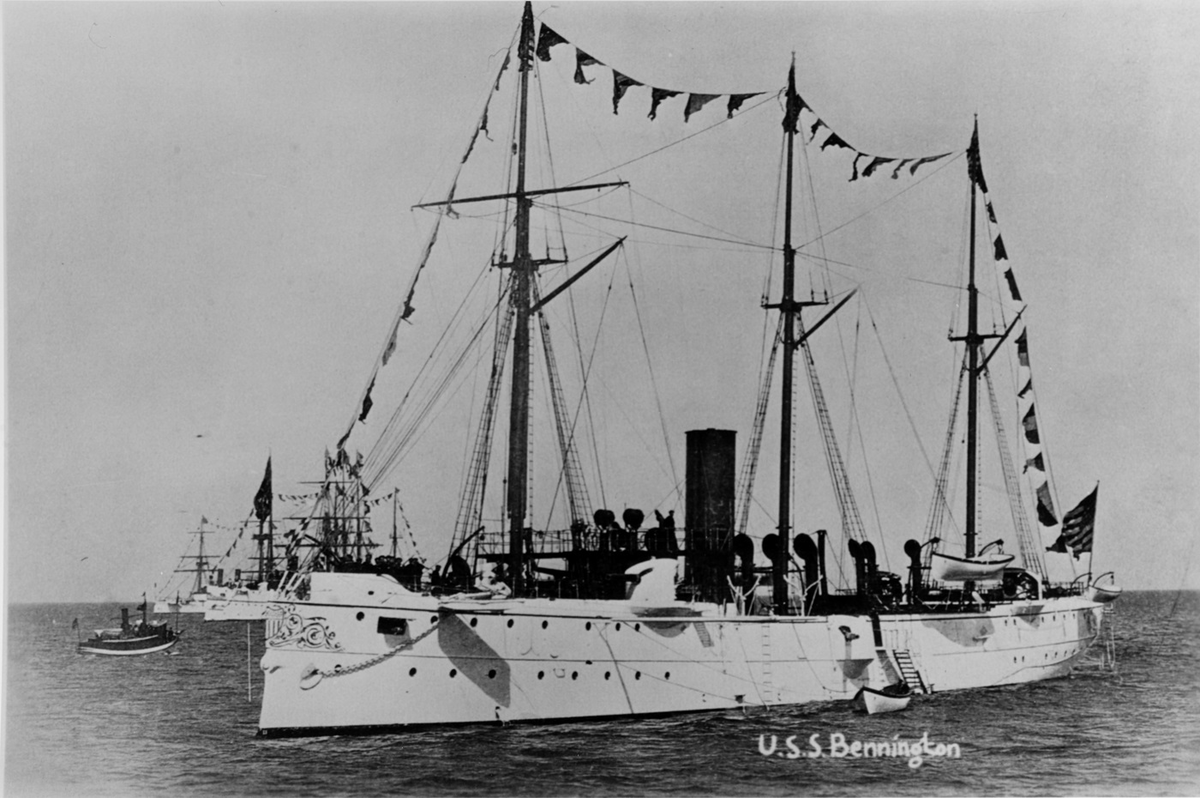 USS_Bennington_(PG-4)_at_anchor,_circa_in_1891_(NH_67551)