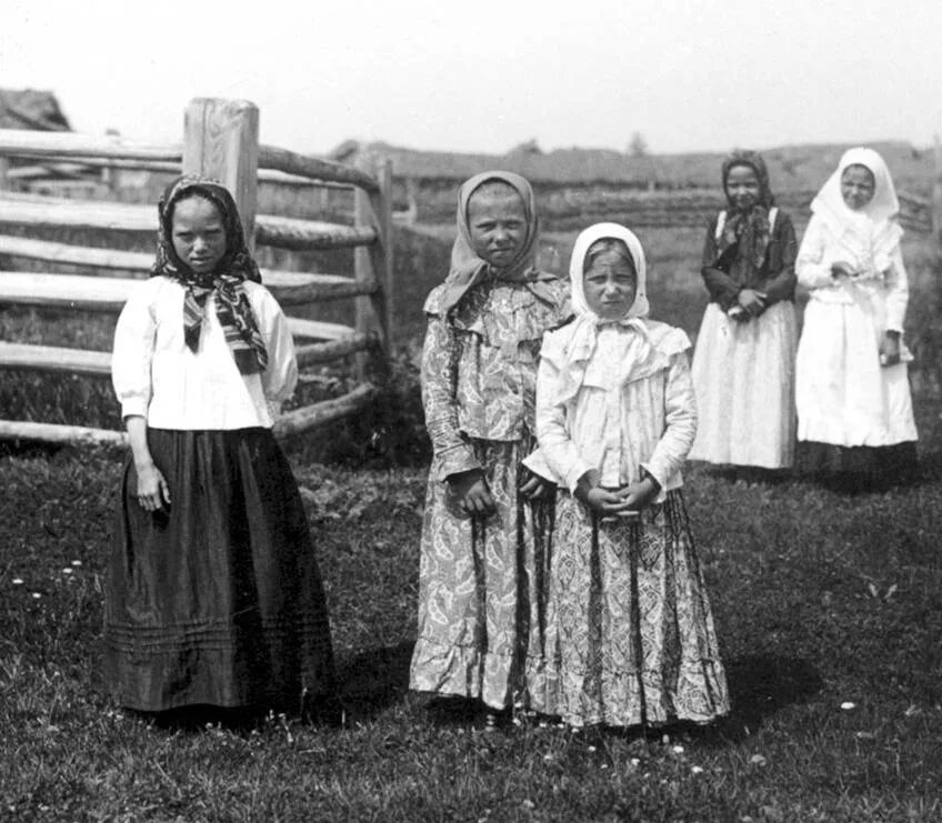 Стоят невесты на выданье.   (фото со страницы sergey-v-fomin.livejournal)