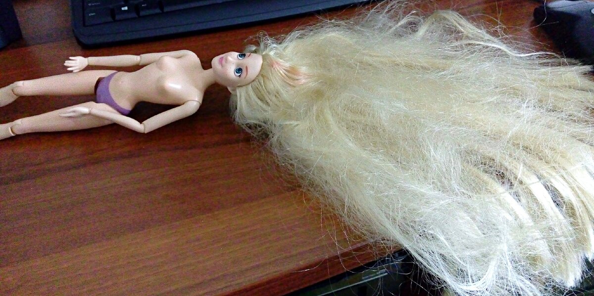   Вот такая мочалка была у нее на голове