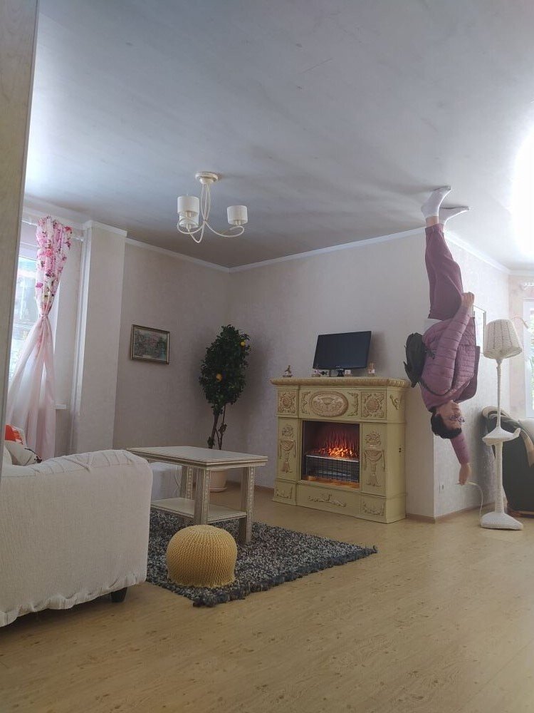 дом вверх дном