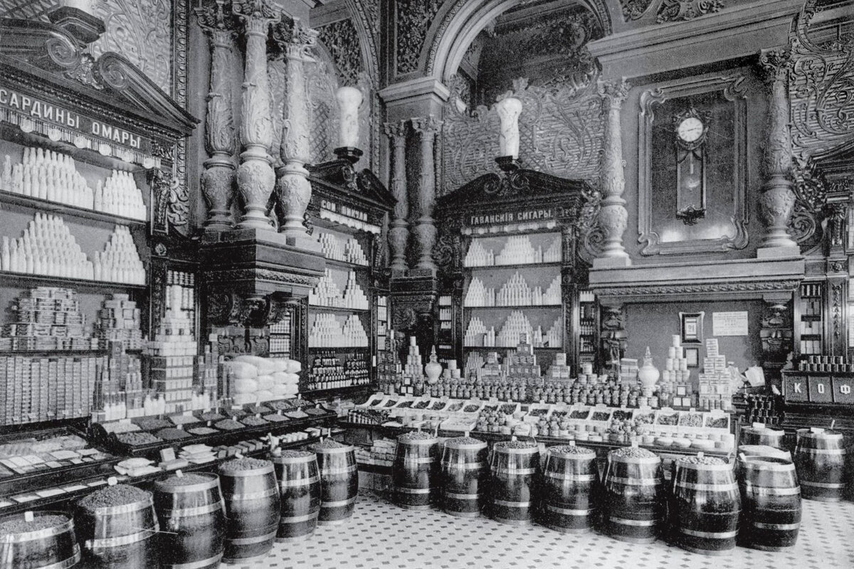 Торговый зал Елисеевского магазина 