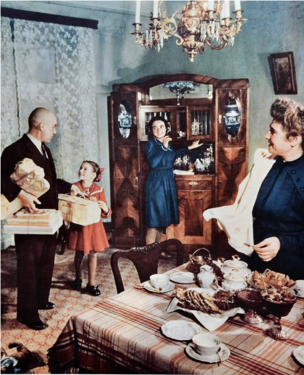 Быт время. Советские квартиры 1950-х. Советский быт. Советская квартира. Быт советских людей.