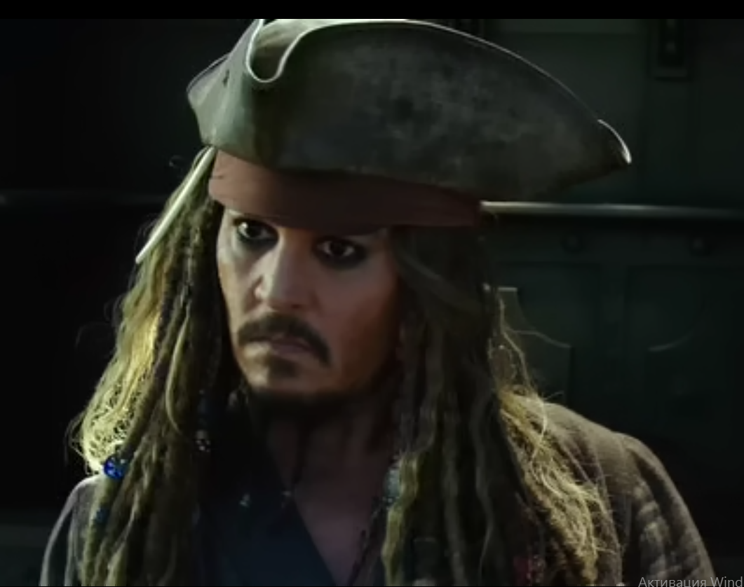 Джек Воробей общается с командой.