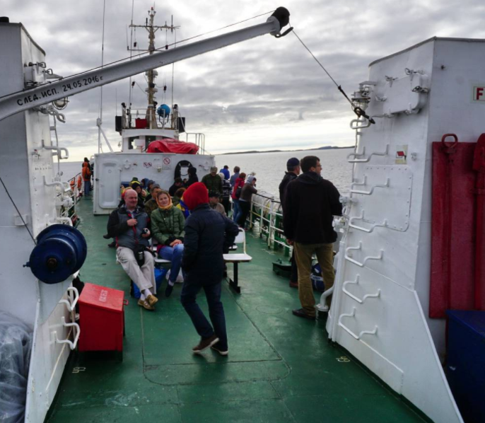 До Соловецких островов плыть примерно два часа