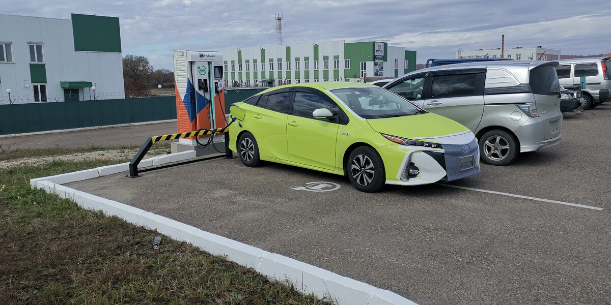 Toyota Prius PHV Солнечная батарея