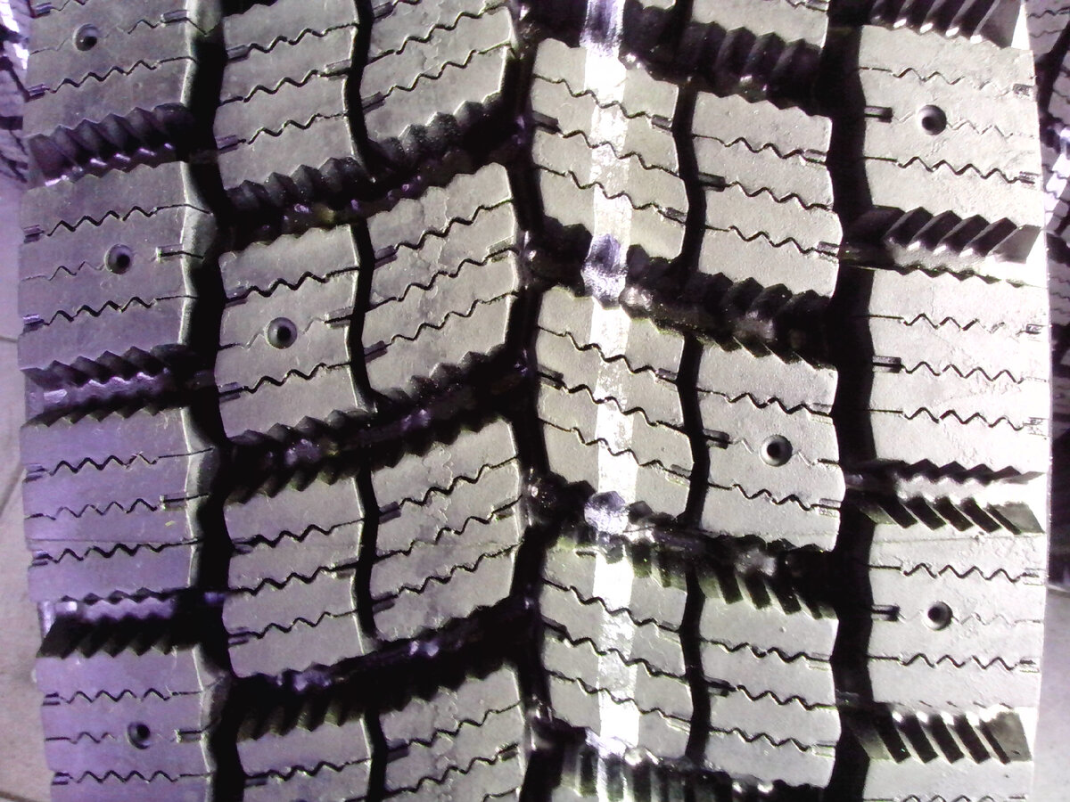 NOKIAN HAKKAPELIITTA TRUCK E зимний рисунок протектора, шина для грузовика. Фото Тищенко Василий.