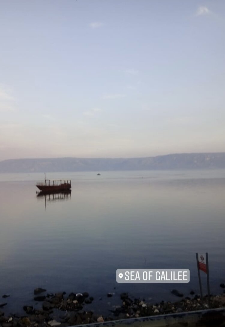 Галилейское море. По библейскому писанию по этой воде ходил Иисус