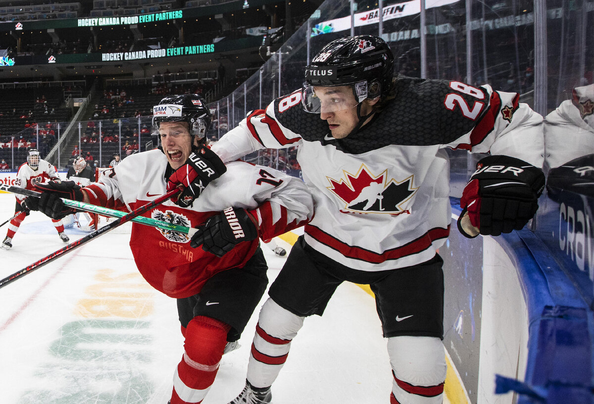 Момент игры Канада  - Австрия.  фото: картинки  яндекса.