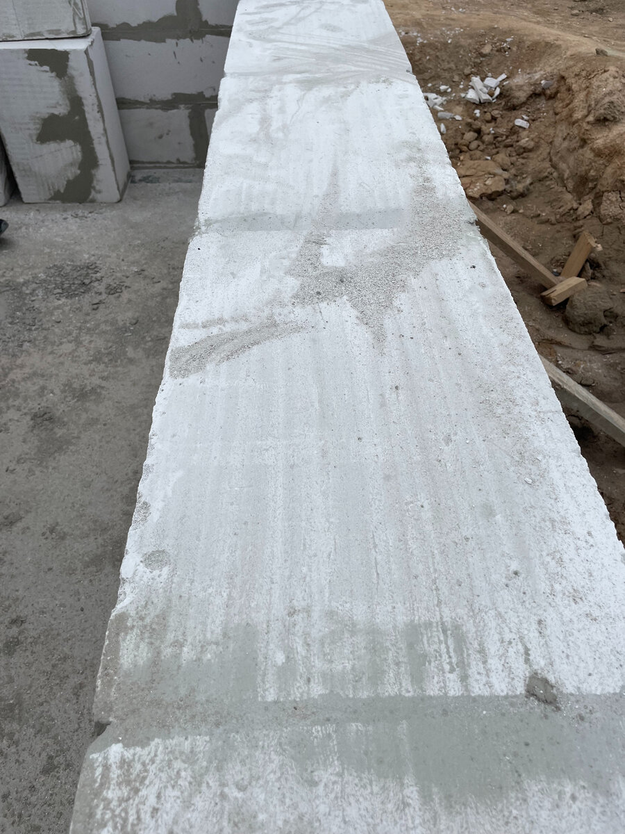 Шлифовать газобетон можно специальными терками или при помощи болгарки...