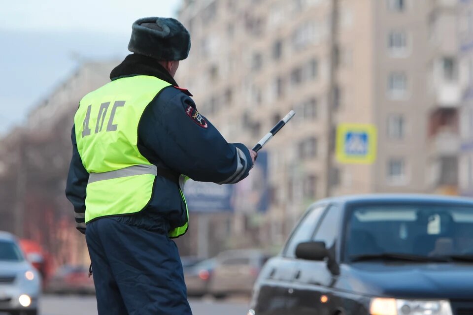 Имеет ли инспектор ГИБДД право останавливать водителей вне стационарного поста?