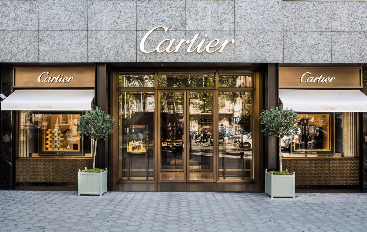 Ювелирный магазин картье. Бутик cartier, гум. Cartier shop. Cartier shop. Картье магазин в париже.