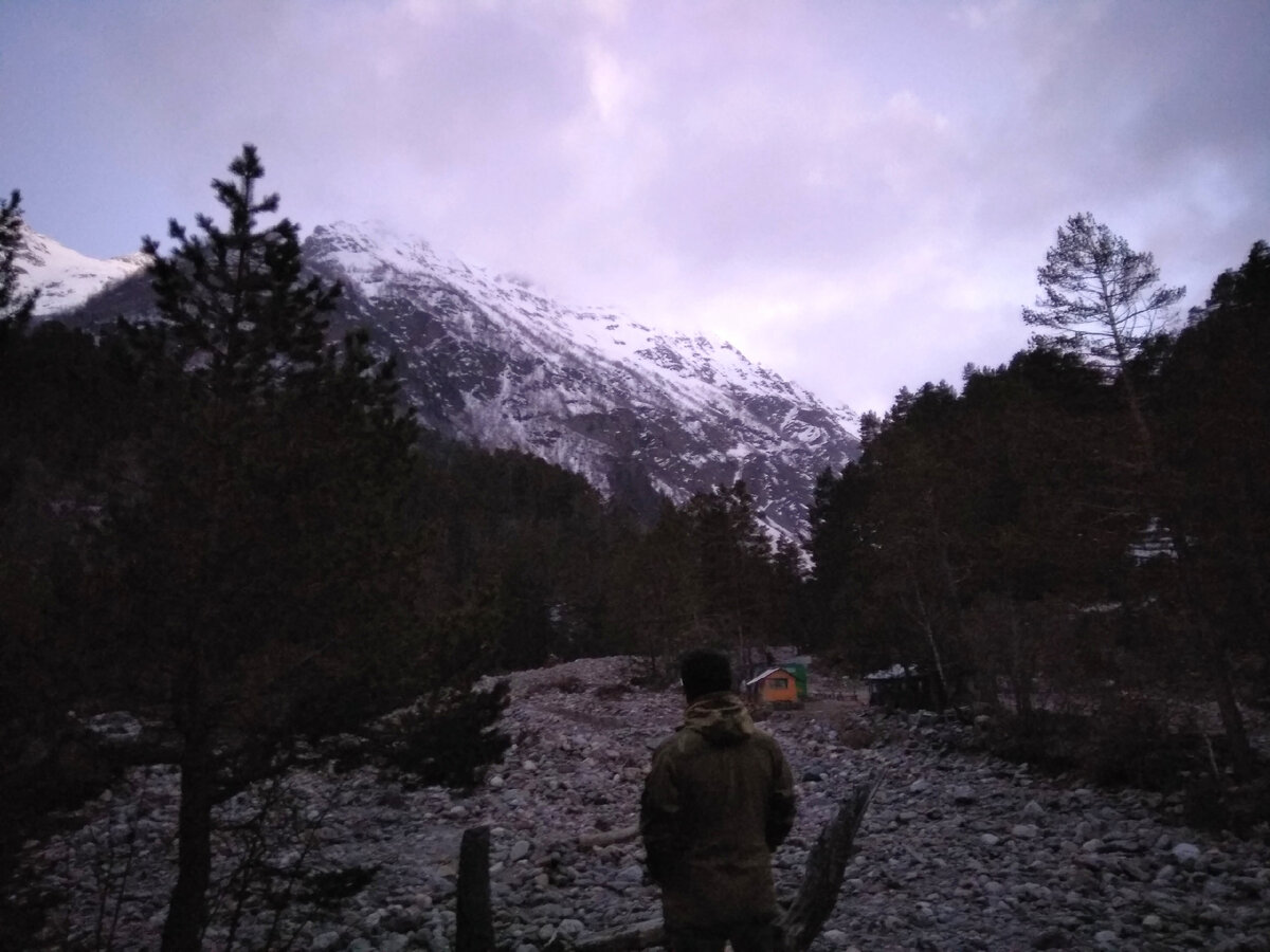 А вот и вид на горы рядом с Чегетом