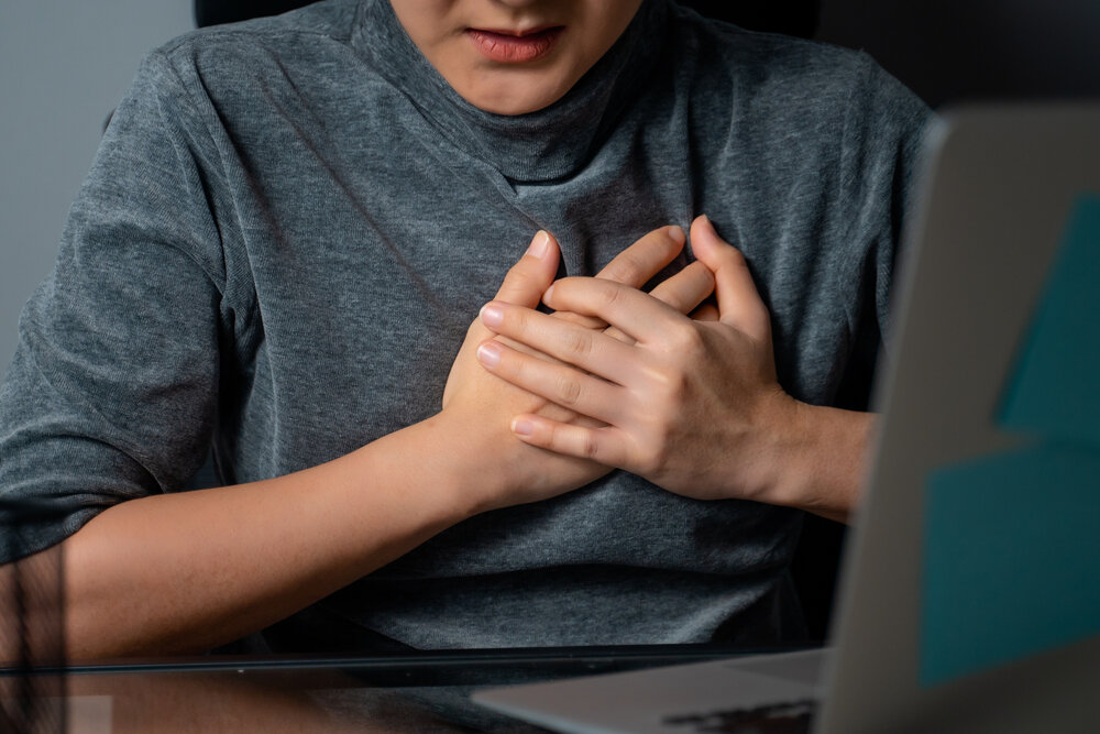 Пульс чаще 90 ударов в минуту может говорить о заболеваниях сердца, лёгких, щитовидной железы и других органов