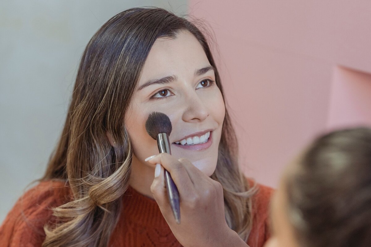     6 ошибок при нанесении румян, из-за которых вы выглядите нелепо