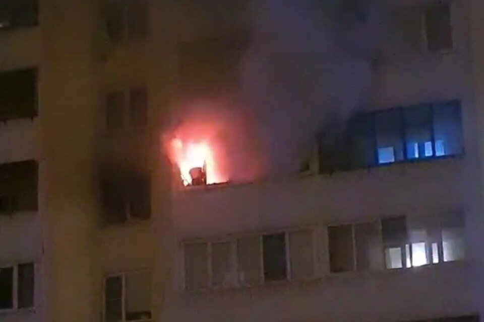     В Липецке из пожара в многоэтажке эвакуировали 20 человек  принтскрин видео.