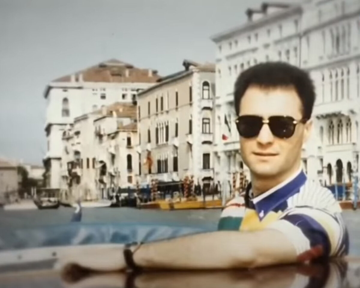 Потанин 90е. Малиновый пиджак 90-х бандит. Бизнесмен 90х. Малиновый пиджак. Бизнесмен 90х.