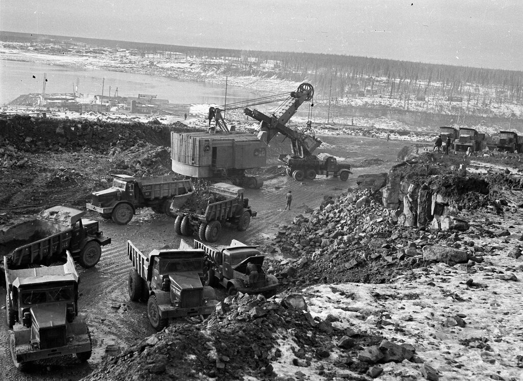 © Таймырский краеведческий музей / taimyr-museum.ru (Строительство ГЭС, 1960-е гг.)