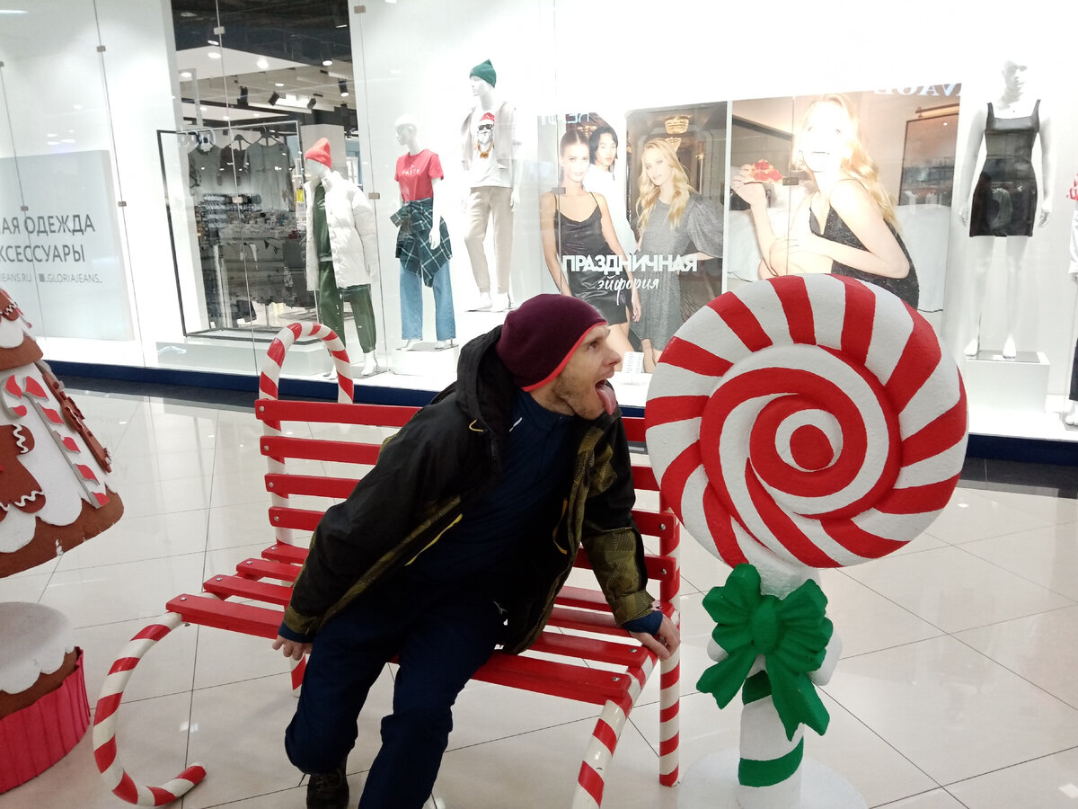 Витя всегда юморит. 