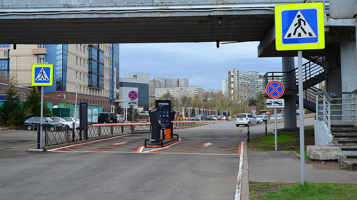     Услуги парковки, если контракт подпишут, до конца января будет оказывать индивидуальный предприниматель. Сведения об этом должны появиться на информационных щитах стоянок