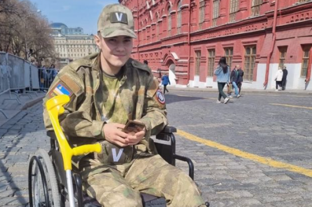    Зорик Зыгбин после ранения. Сейчас парень учится ходить заново. Фото: личный архив