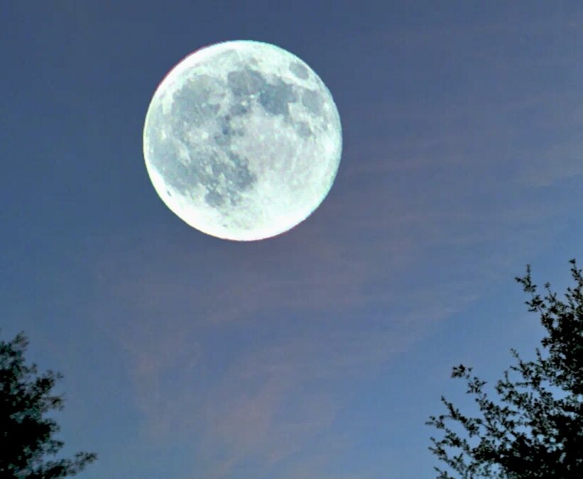 Мы сможем наблюдать красивую большую голубую Луну 