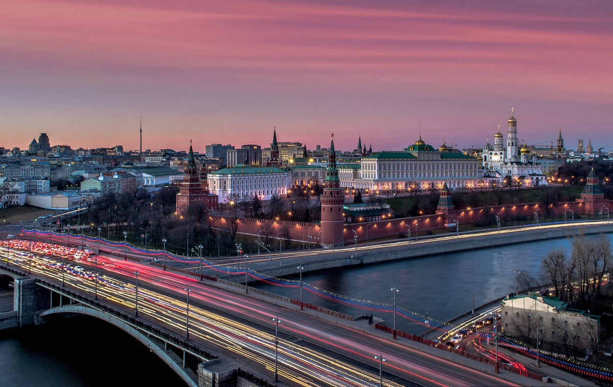 10 городов москва. Москворецкий мост в Москве. Большой каменный мост, Москва, Берсеневская набережная. Москва большой Москворецкий мост смотровая площадка. Большой Москворецкий мост ночью вид на Москва Сити.