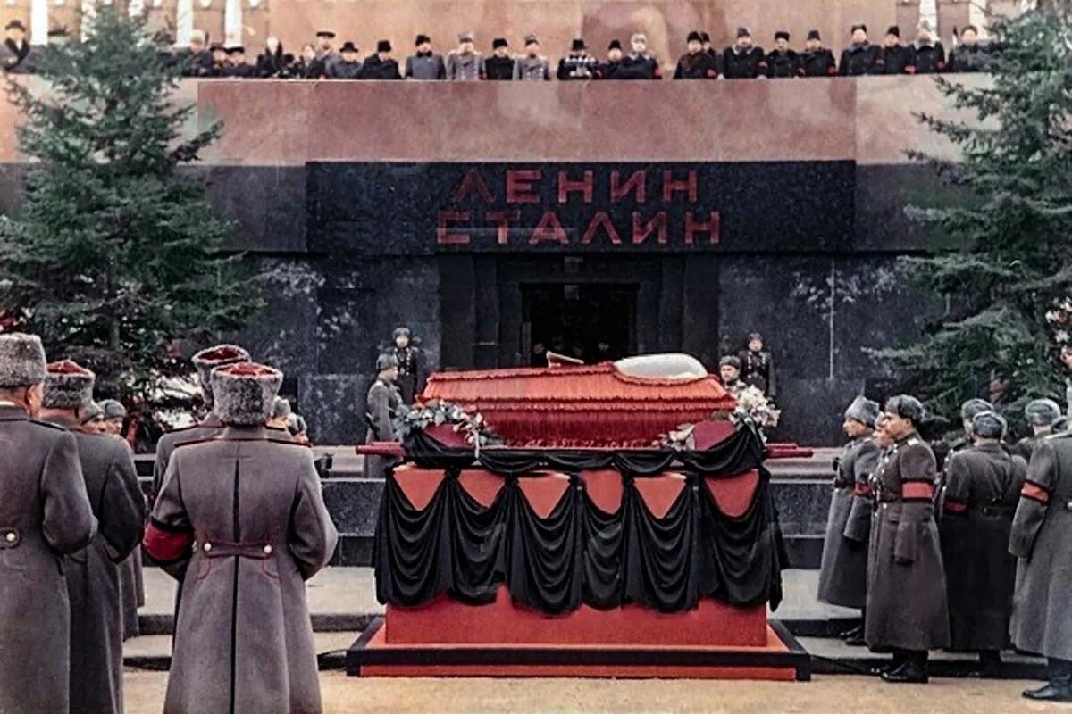 Мавзолей. Похороны Сталина. /фото реставрировано мной, изображение взято из открытых источников/