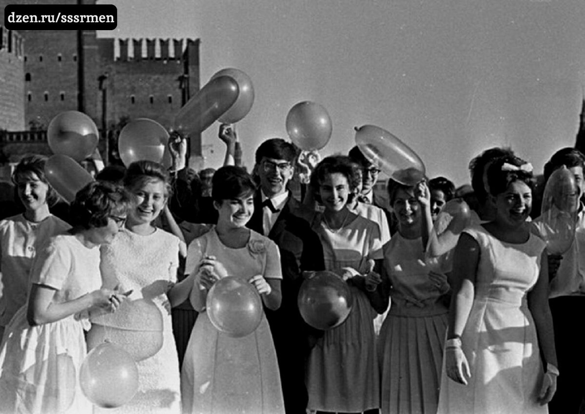 Школ было 1940. Выпускной бал 1941. Довоенный выпускной. Выпускники 1941 года. Выпускной 1940 года.