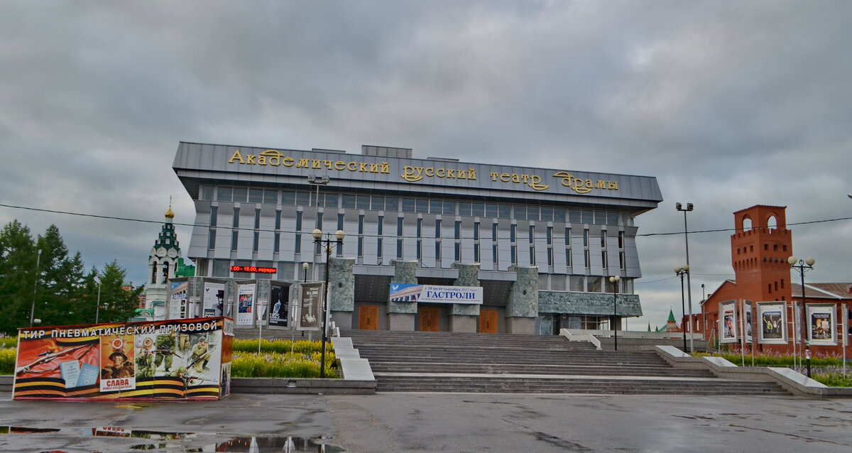в городе 3 театра. спектакль «три поросенка» театр алеко.