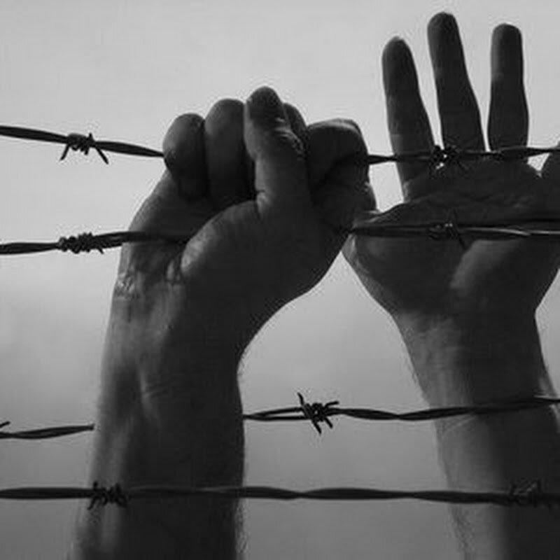 Первый шаг  признать, что ваша жизнь стала неуправляемой. Горы грязного белья, отмененные планы и даже немытые волосы - все это не жизнеспособно. Вы не можете продолжать свою жизнь таким образом, если хотите быть счастливым, полноценным человеком. Вам не нравится жить такой жизнью, так почему бы не начать создавать жизнь, которой вы будете наслаждаться? Это может показаться невозможным, но признав, что депрессия не является постоянной, вы делаете первый шаг к внесению изменений.