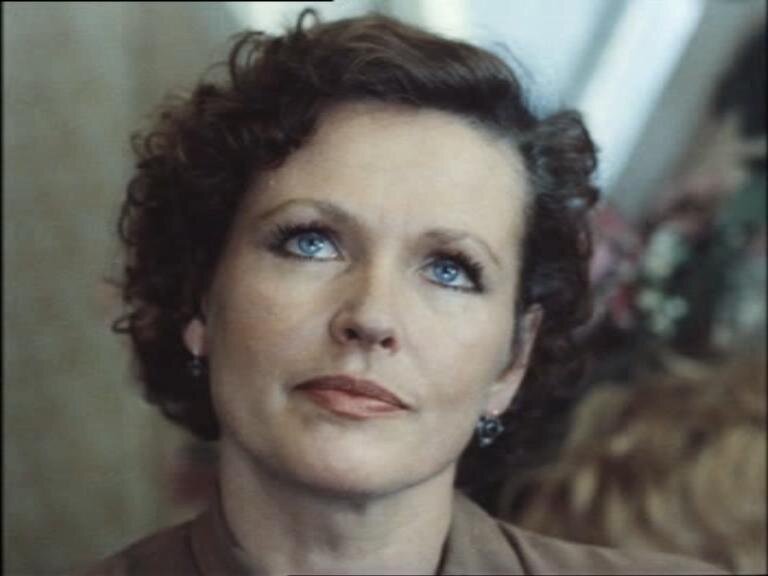 Думает о Фоксе и его 'ямочке'