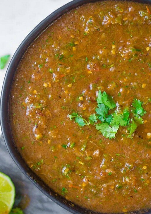 Вкусный рецепт острой аджики из зеленых томатов: сбалансированный
вкус, секреты густоты без уваривания, как сохранить аромат и другие
премудрости.