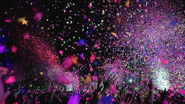 https://cdn.pixabay.com/photo/2017/07/21/23/57/concert-2527495__340.jpg