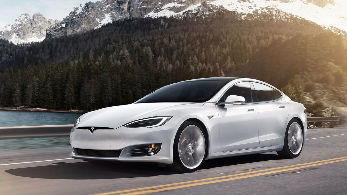 На фото автомобиль  Tesla Model S