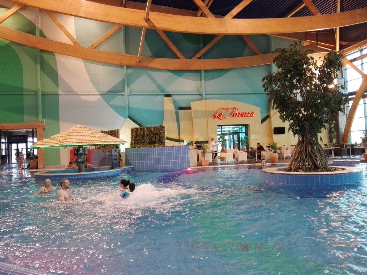 Аквапарк с бассейном