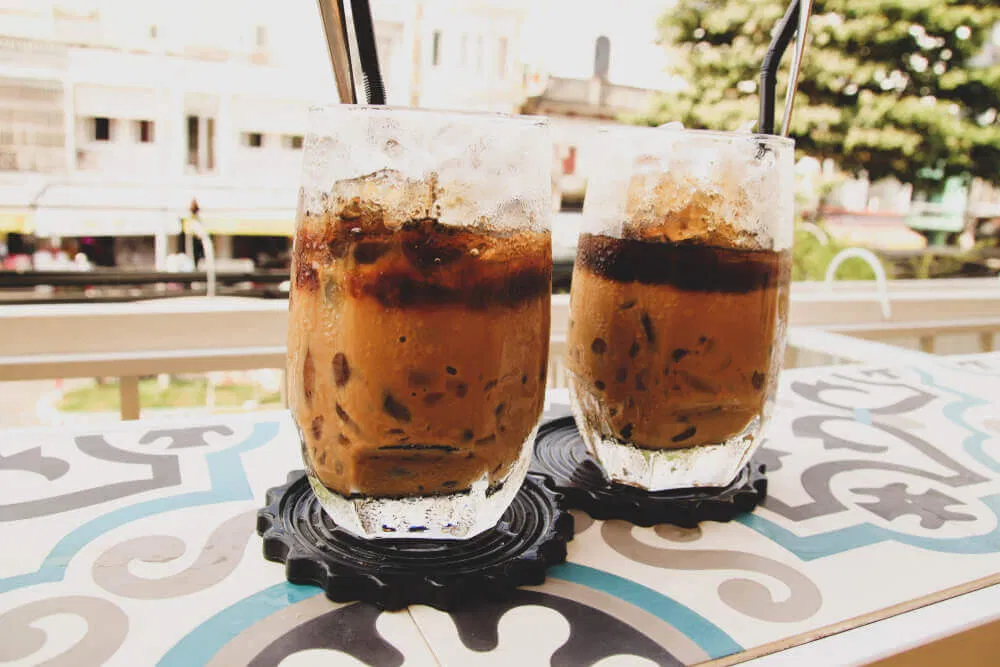 Кофе по вьетнамски со сгущенкой. Вьетнамский кофе со сгущенкой. Вьетнамский кофе со сгущенкой. Кофе по вьетнамски со сгущенкой. Кофе по вьетнамски со сгущенкой.