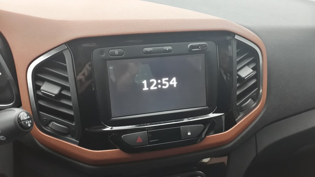 Выглядит красиво, а качество материалов низкое.