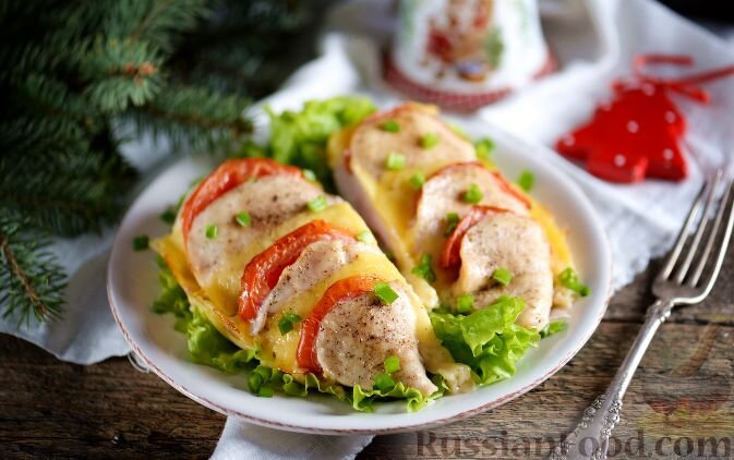  куриное филе, сыр твёрдый, помидоры, соль, перец чёрный молотый, масло оливковое, лук зелёный