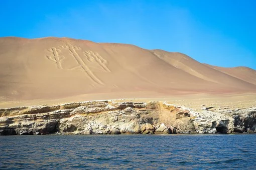 https://pixabay.com/photos/paracas-sea-nazca-lines-island-2392181/