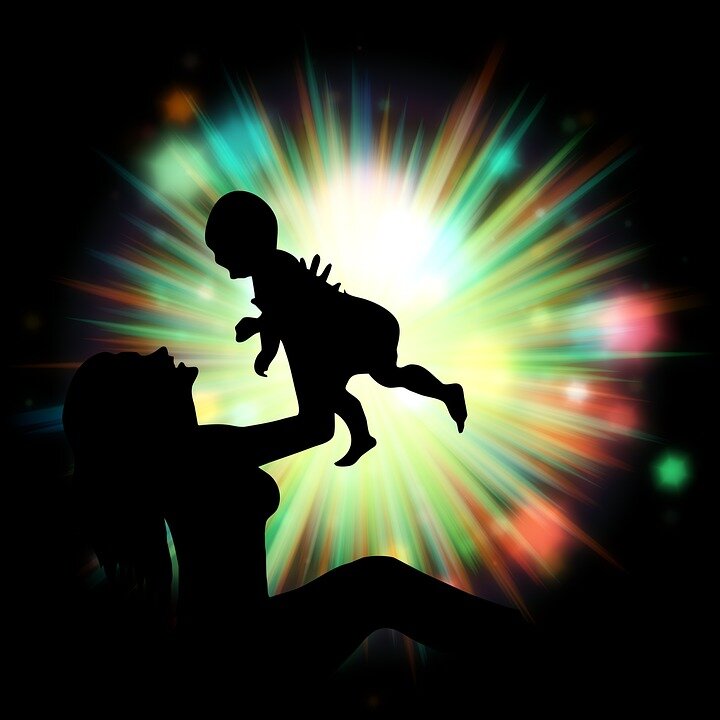 https://cdn.pixabay.com/photo/2016/09/05/12/22/mother-and-baby-1646439_960_720.jpg