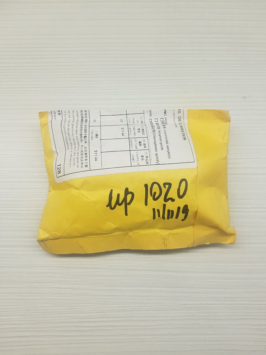 Упакован в бумажный пакет и пузырьковую упаковку