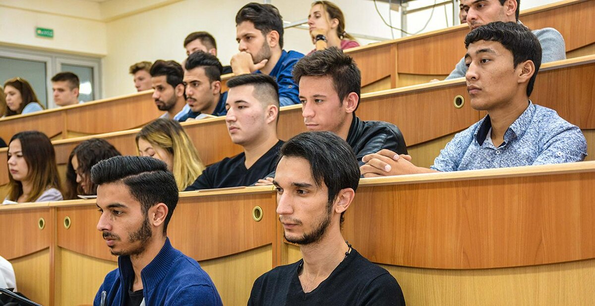 ИНОСТРАННЫЕ СТУДЕНТЫ ОДНОГО ИЗ РОССИЙСКИХ ВУЗОВ. ФОТО С САЙТА KUBSU.RU
