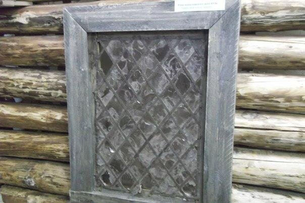 Старинное слюдяное окно