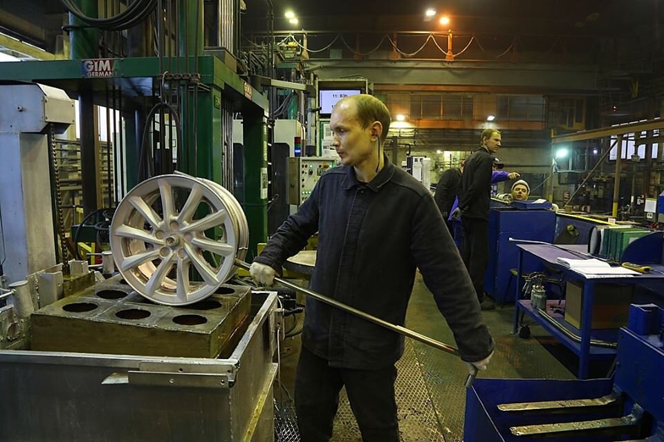 Где в России делают литые алюминиевые диски для легковых автомобилей ...