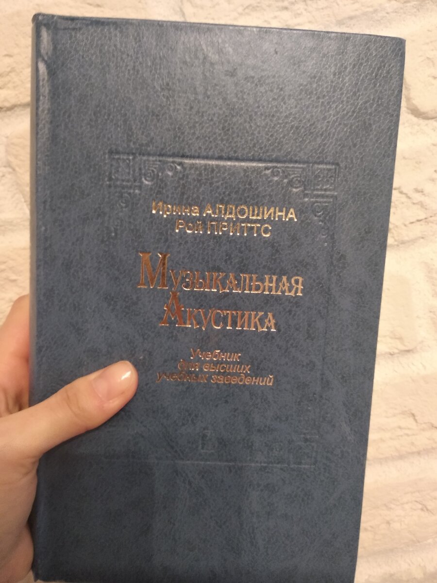 От корки до корки - нетЬ, но глава про вокалистов - да :)