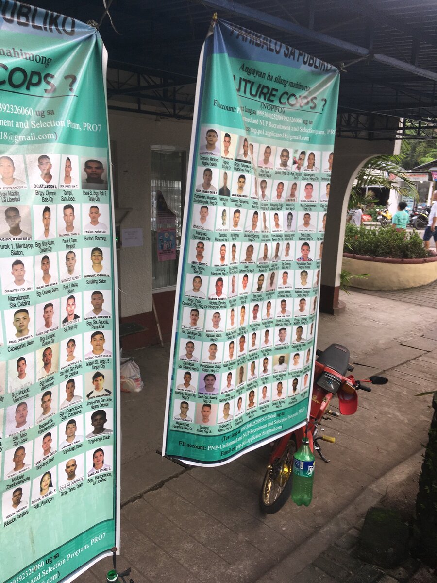 Около 150 человек пытаются стать копами! 