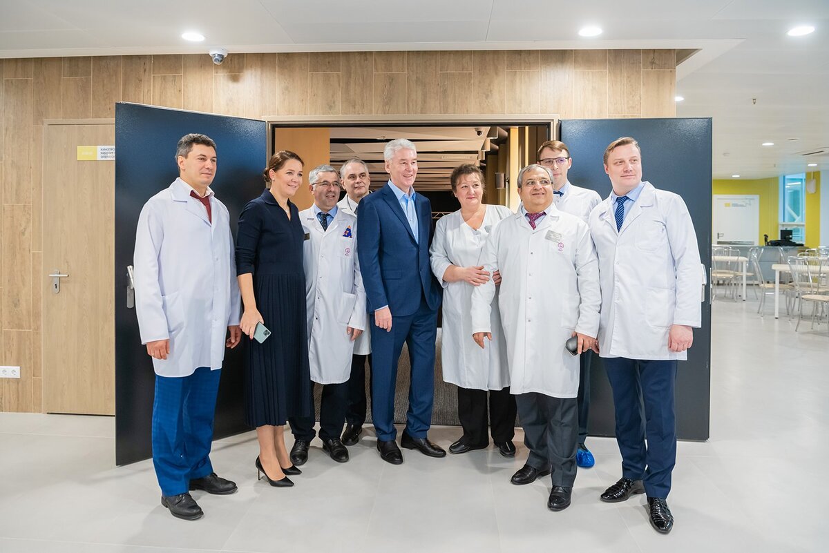 Коммунарка больница фото. 40 Больница Москва Коммунарка. Московский многопрофильный клинический центр «Коммунарка». Больница Коммунарка Собянин. Коммунарка больница Алимжанов ,Тюрин.