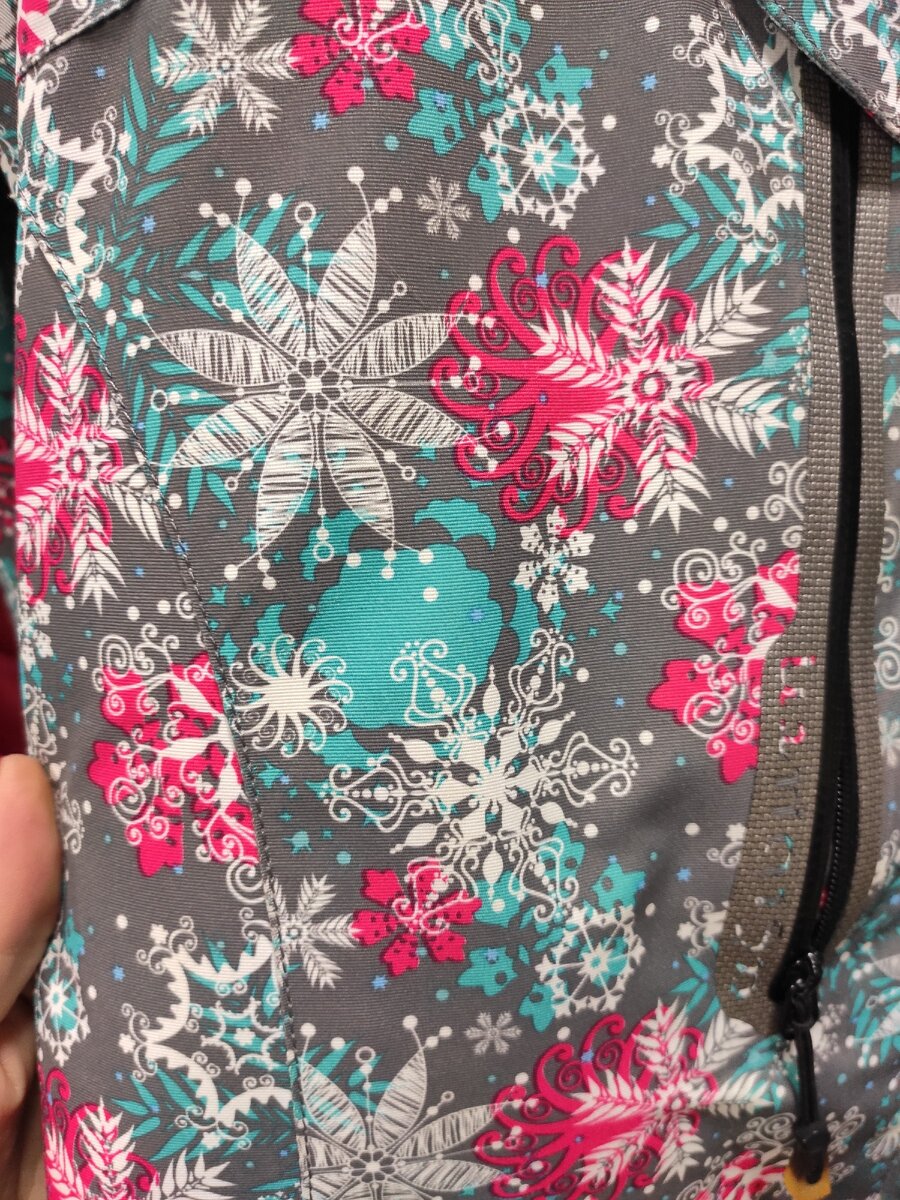 Расцветка просто бомбическая. 